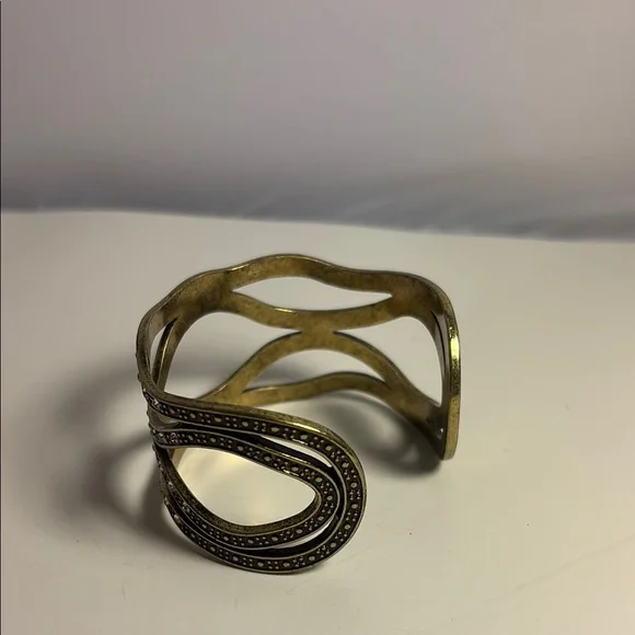 Elegant Gold and Silver Wave Bracelet - Picture 3 of 5